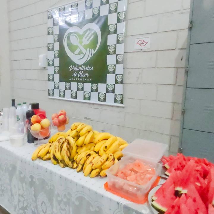 Foto 12 de 14 — Voluntários do Bem fazem café da manhã para coletores de lixo